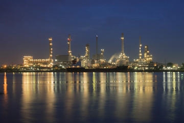 Obraz premium oil refinery industry plant