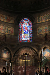Fototapeta na wymiar Vitrail. Bénédiction de la Sainte Vierge de Max Ingrad. Cathédrale Notre-Dame de Strasbourg.