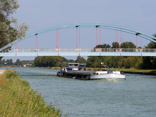 Binnenschifffahrt - Dortmund-Ems-Kanal - Gütertransport