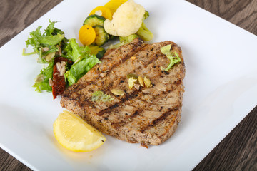 Grilled tuna steak