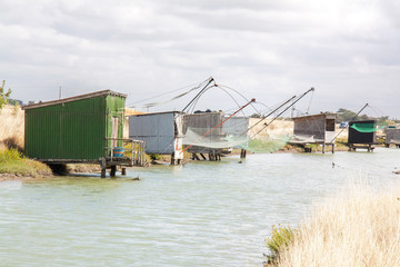 Fototapeta na wymiar Pêche au carrelet en Vendée au port des champs près du passage du gois à L'ile de Noirmoutier