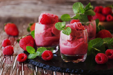 frozen yogurt, sorbet with strawberries, raspberries and mint, selective focus - obrazy, fototapety, plakaty