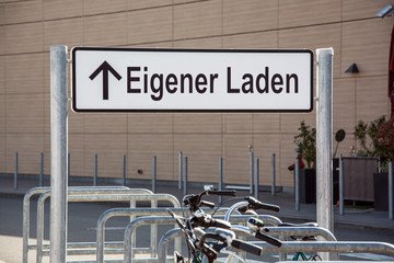 Obraz premium Schild 171 - Eigener Laden