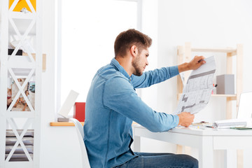 Businessman holding diagram at the office