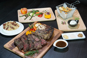 Deboned tomahawk rib steak with pepper sauce served with gratina