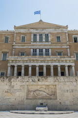 Obraz premium Parlamentsgebäude am Syntagmaplatz mit Grab des unbekannten Soldaten, Athen, Griechenland