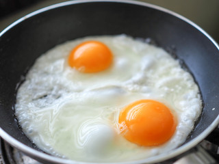 poached eggs and ham in a pan for breakfast