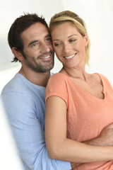 Obraz premium Middle-aged couple relaxing at home