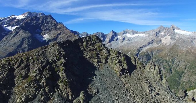 Cime in alta quota - Sorvolo aereo - Aerial view 4k