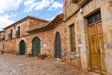 Fototapeta premium Casas Tradicionales del Pueblo de Castrillo de Los Polvazares en Leon España