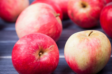 Fototapeta na wymiar red ripe apples on wooden table closeup