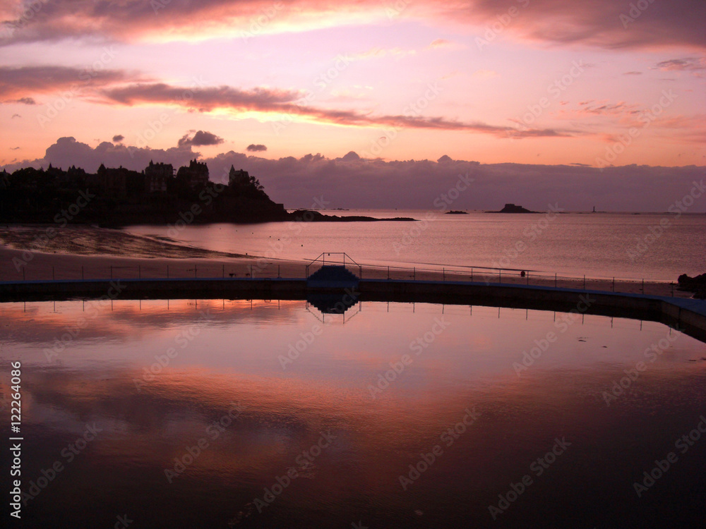 1000_F_122264086_QEbd5IXsXtY8OROiTxv7fTLq6Zo4sCL8.jpg