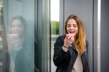 Sweet life - eating cake