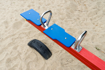 Wippe / Wippe auf einem Spielplatz