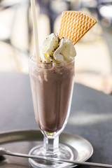 Eisschokolade / Eisschokolade mit einer Waffel