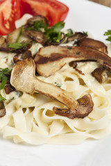 Steinpilze und Tagliatelle