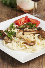 Steinpilze und Tagliatelle