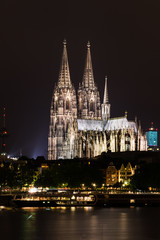Fototapeta na wymiar Illuminated Cologne Cathedral at night