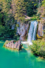 Fototapeta na wymiar Waterfall on Plitvice lakes