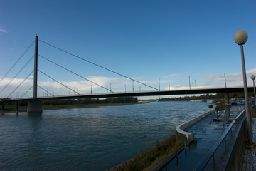 Rheinbrücke Düsseldorf