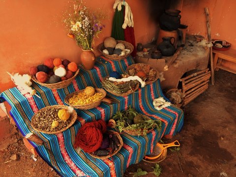 Fios de l&atilde; de alpaca tingidos com plantas e folhas ecologicamente correto tradi&ccedil;&atilde;o inca - Chinchero - Peru