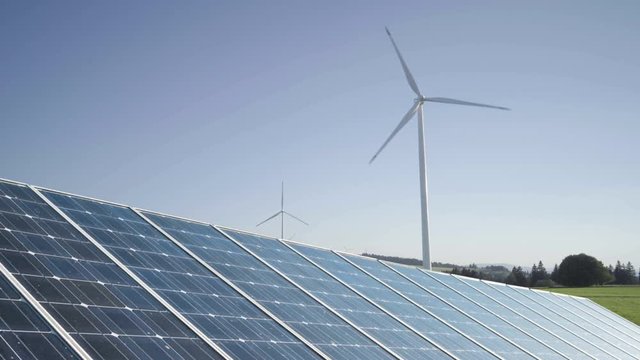 Erneuerbare Energien mit Solarkraftwerk und Wind Generatoren - Animation mit Solarzelle und Windkraftwerk