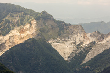 Italien,Toscana,Riviera,ApuinischeAlpen, Versilia, Marmor, Steinbruch, Berge, Wolken, Bergarbeiter, weißer Marmor, Michelangelo, Marmorgebiet, Massa, Marmorbruch, Mamorblock, Blöcke, 