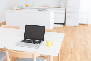 ノートパソコン　イメージ