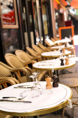 Let's eat in Paris!