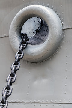 chain in the anchor hole