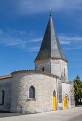 Fototapeta na wymiar Charron, église saint Nicolas. Charentes maritimes, Poitou Charentes, France