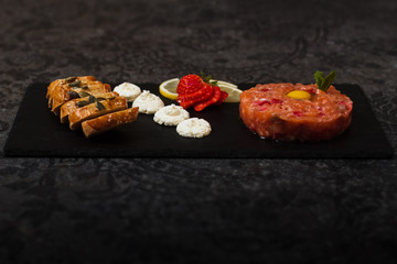 Tartar with bread toasts