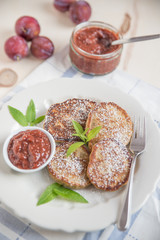 Pancakes mit Pflaumenmus 