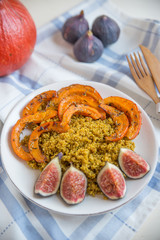Quinoa Salat mit Feigen und Kürbis