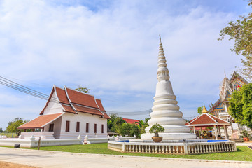 Fototapeta premium White ancient pagoda at Wat Natakhwan in Rayong , Thailand