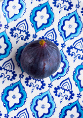 figs close-up on a plate