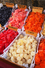 caramelos artesanales variados a la venta en mercado  en un pueblo de girona cataluña