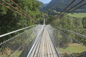 Fussgänger-Hängebrücke bei Fürgangen-Mühlebach, Goms, Wallis, Schweiz