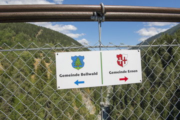 Fussg&auml;nger-H&auml;ngebr&uuml;cke bei F&uuml;rgangen-M&uuml;hlebach, Goms, Wallis, Schweiz