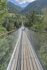 Fussgänger-Hängebrücke bei Fürgangen-Mühlebach, Goms, Wallis, Schweiz