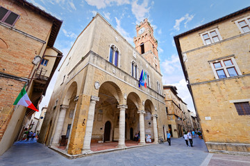 Fototapeta na wymiar Cathedral Square and the City of Pienza