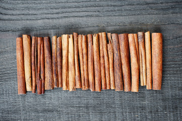 Chinnamon sticks on the wooden table