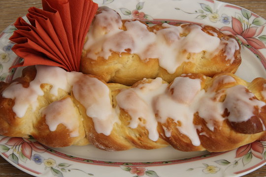 Zarter Kuchen auf Platte