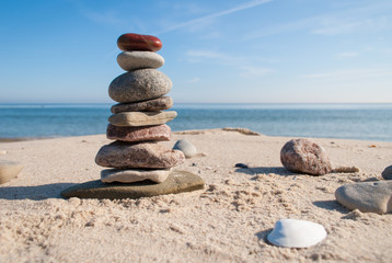 Steinstapel am Sandstrand