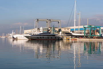 Italien, Toscana, Versilia, Riviera, Viareggio, Hafen, Yachthafen, Fischkutter, Fischerboot, Yacht, Segelyacht, Motoryacht, Fischer, Segeln, Motorboot, Bootshafen,Fischerei,Yachtclub, Fischernetz, 