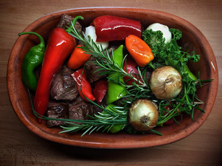 Gulasch im Römertopf