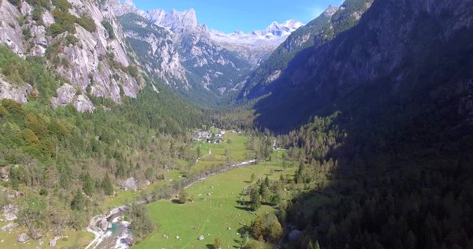 Aerial 4k - 
Val di Mello - Valmasino (IT) - Vista aerea