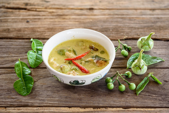 green curry creamy coconut milk with chicken