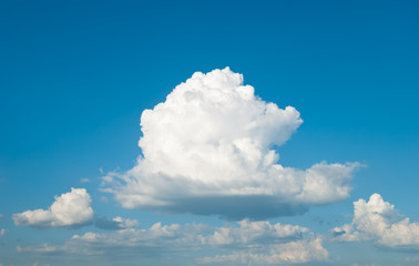 Huge white cumulus cloud against the blue sky - obrazy, fototapety, plakaty