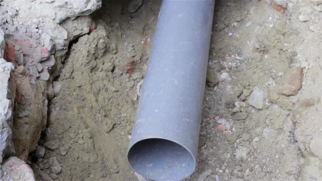 sewer pipe/laying of sewage pipes from the house